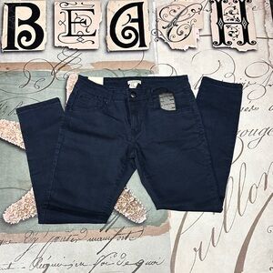 Forever 21 Dark Blue Skinny Jeans. Low rise ankle